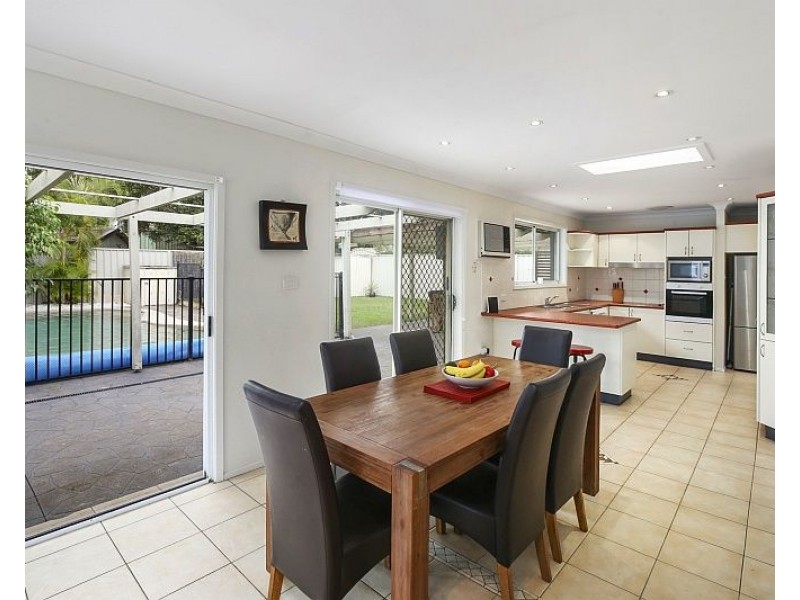16 Sunshine Drive, Point Clare NSW 2250