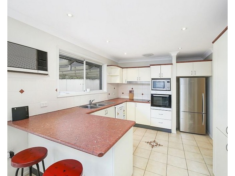 16 Sunshine Drive, Point Clare NSW 2250