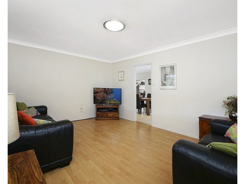 16 Sunshine Drive, Point Clare NSW 2250