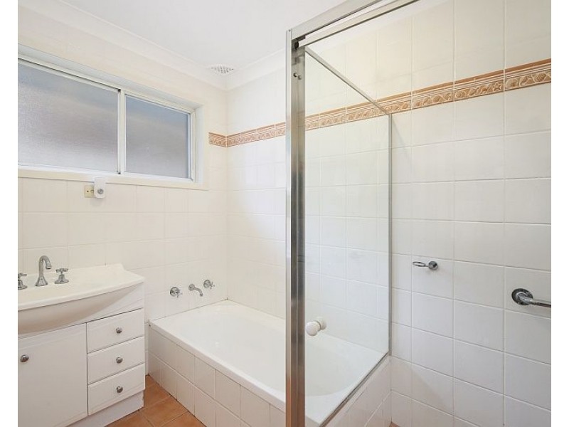 16 Sunshine Drive, Point Clare NSW 2250