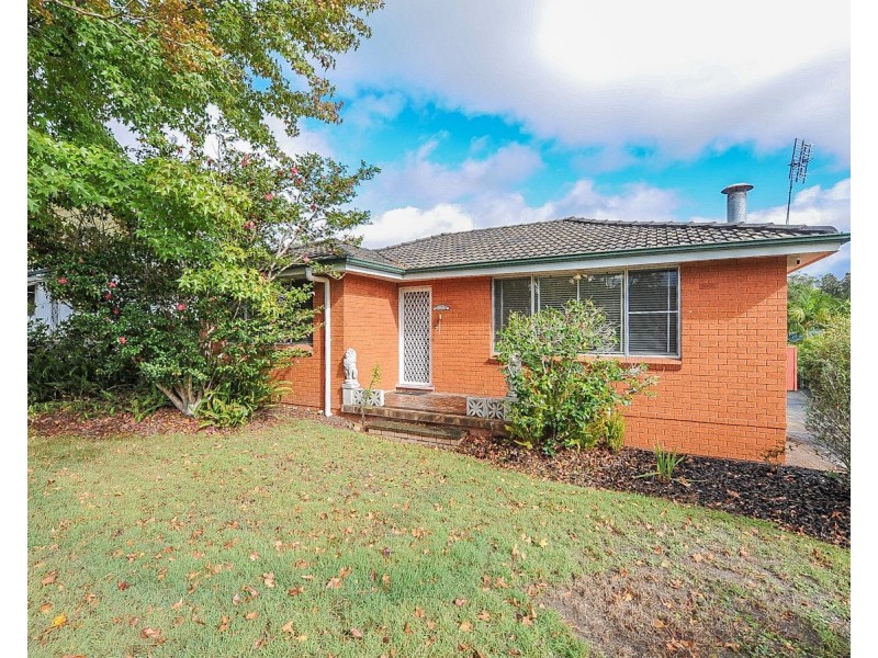 12 Matthews Parade, Point Clare NSW 2250