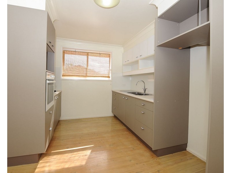 12 Matthews Parade, Point Clare NSW 2250