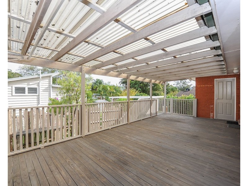 12 Matthews Parade, Point Clare NSW 2250