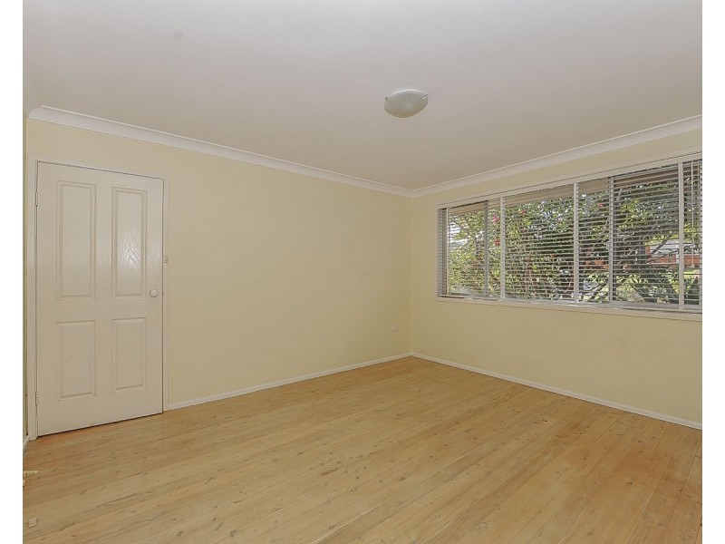 12 Matthews Parade, Point Clare NSW 2250