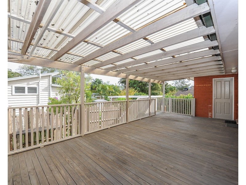 12 Matthews Parade, Point Clare NSW 2250