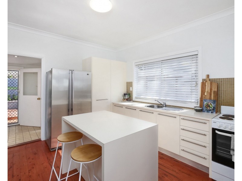 25 Brisbane Water Drive, Point Clare NSW 2250
