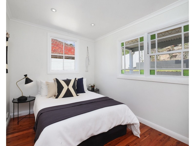 25 Brisbane Water Drive, Point Clare NSW 2250