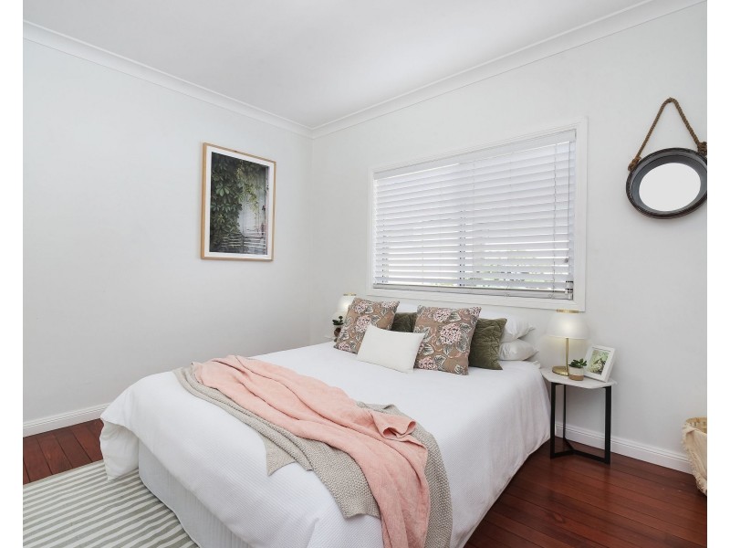 25 Brisbane Water Drive, Point Clare NSW 2250