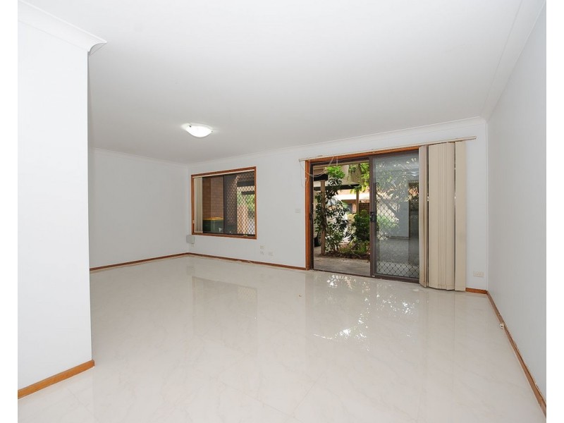 2/15 Kurrawa Avenue, Point Clare NSW 2250