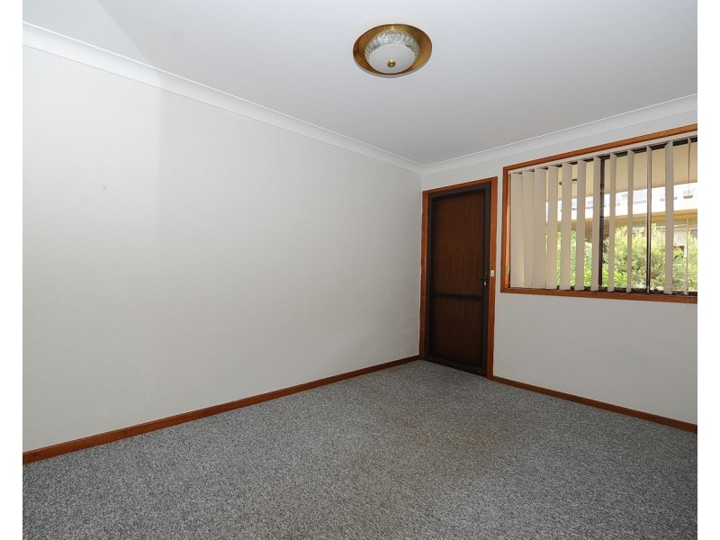 2/15 Kurrawa Avenue, Point Clare NSW 2250