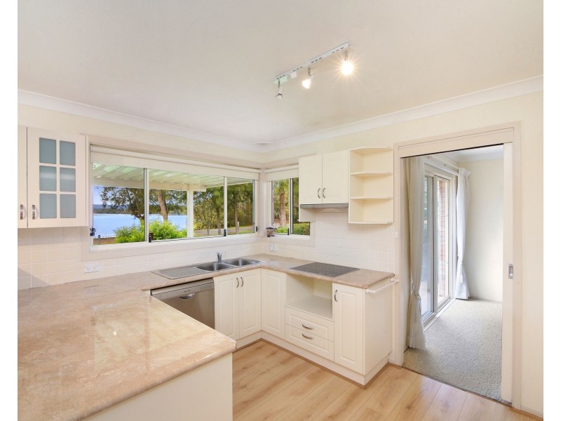 8 Gurra Close, West Gosford NSW 2250