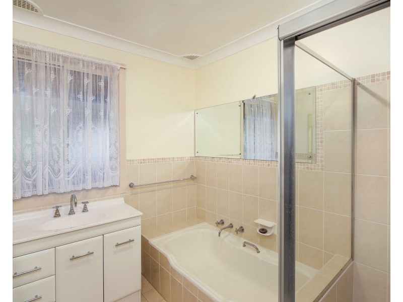 8 Gurra Close, West Gosford NSW 2250