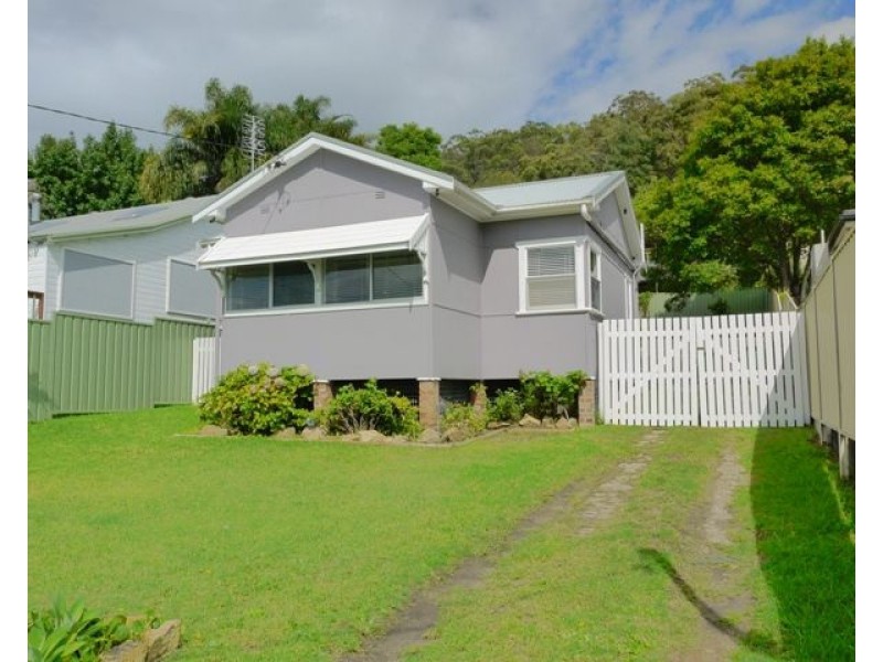 25 Nioka Avenue, Point Clare NSW 2250