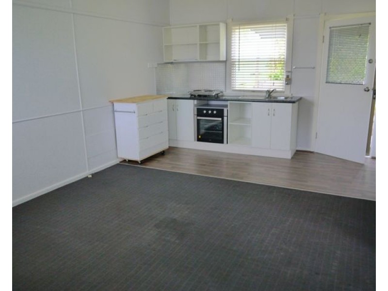 25 Nioka Avenue, Point Clare NSW 2250