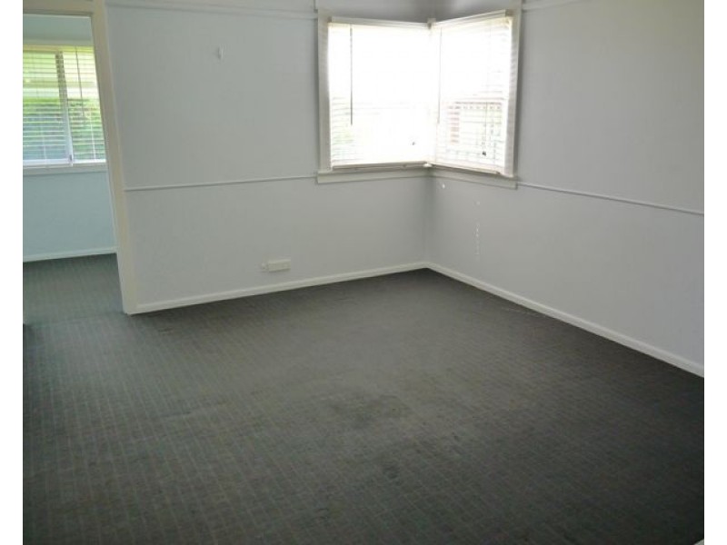 25 Nioka Avenue, Point Clare NSW 2250