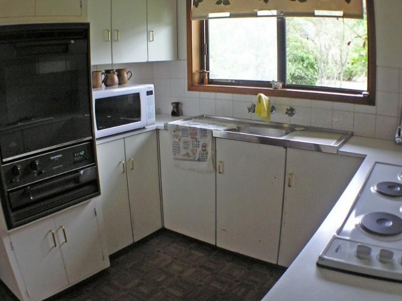 42 Blue Waters Pd, Tascott NSW 2250