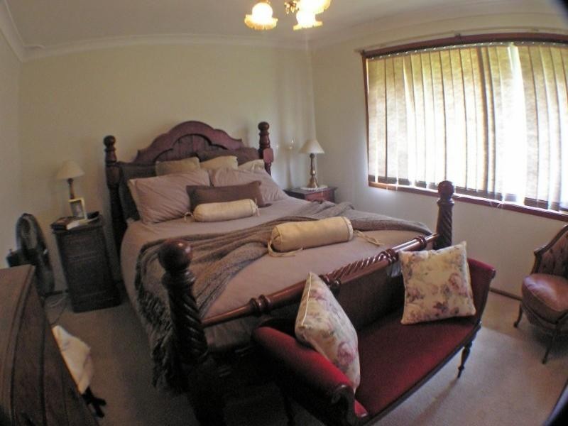 42 Blue Waters Pd, Tascott NSW 2250