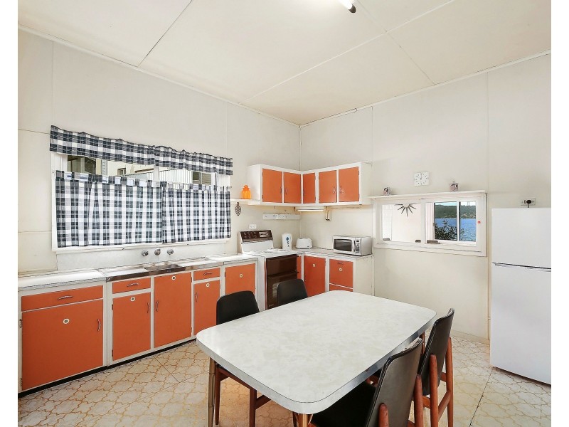 3 Coogee Road, Point Clare NSW 2250