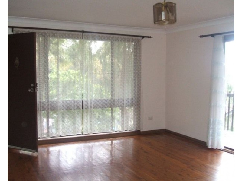 8 Coral Tree Place, Point Clare NSW 2250