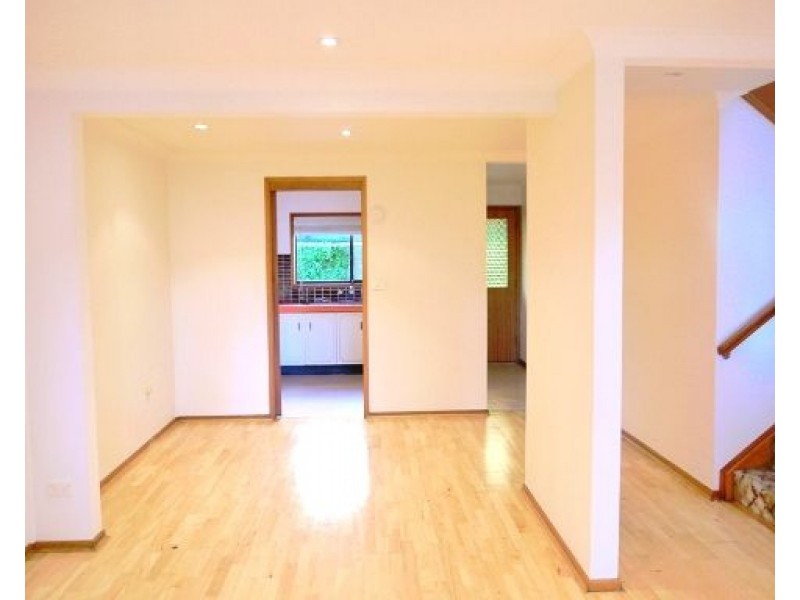 8/15 Kurrawa Avenue, Point Clare NSW 2250