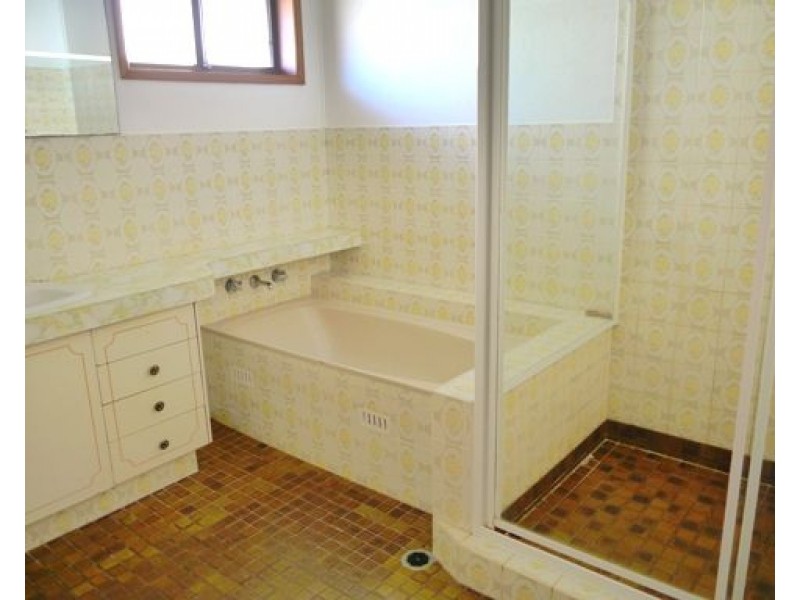 8/15 Kurrawa Avenue, Point Clare NSW 2250