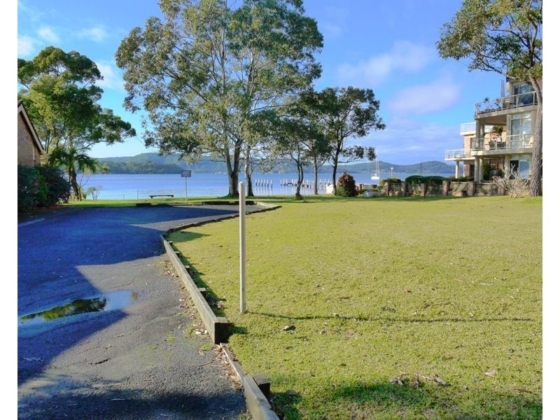 8/15 Kurrawa Avenue, Point Clare NSW 2250