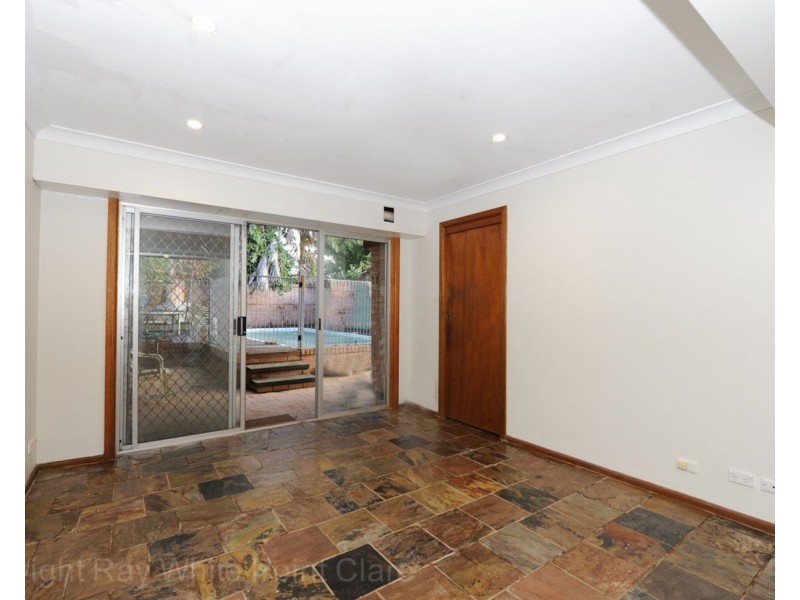 8a Jindalee Avenue, Point Clare NSW 2250