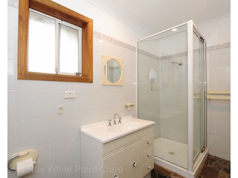 8a Jindalee Avenue, Point Clare NSW 2250