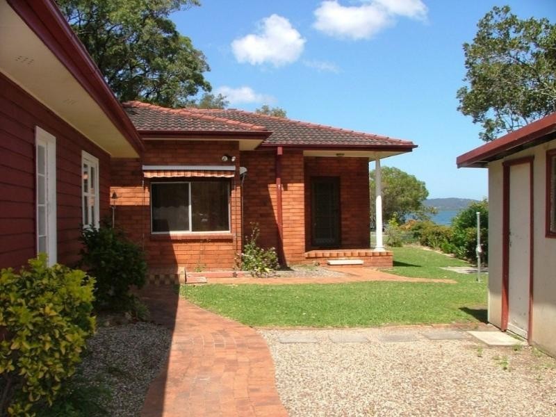 14 Noonan Point Avenue, Point Clare NSW 2250