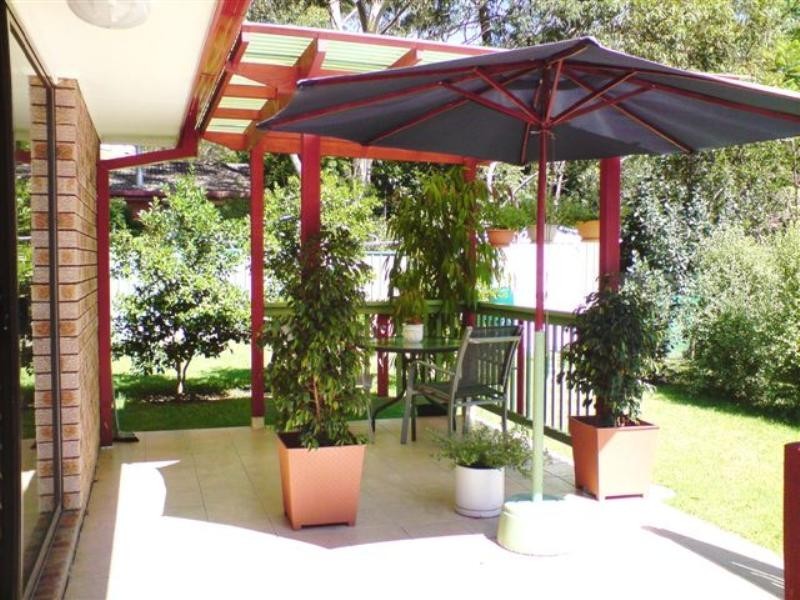 10 Robson Close, Point Clare NSW 2250