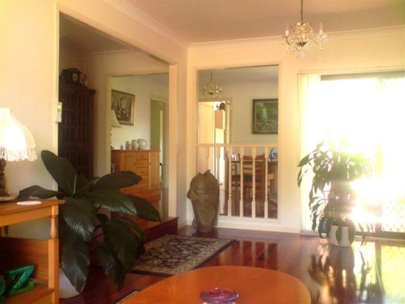 10 Robson Close, Point Clare NSW 2250