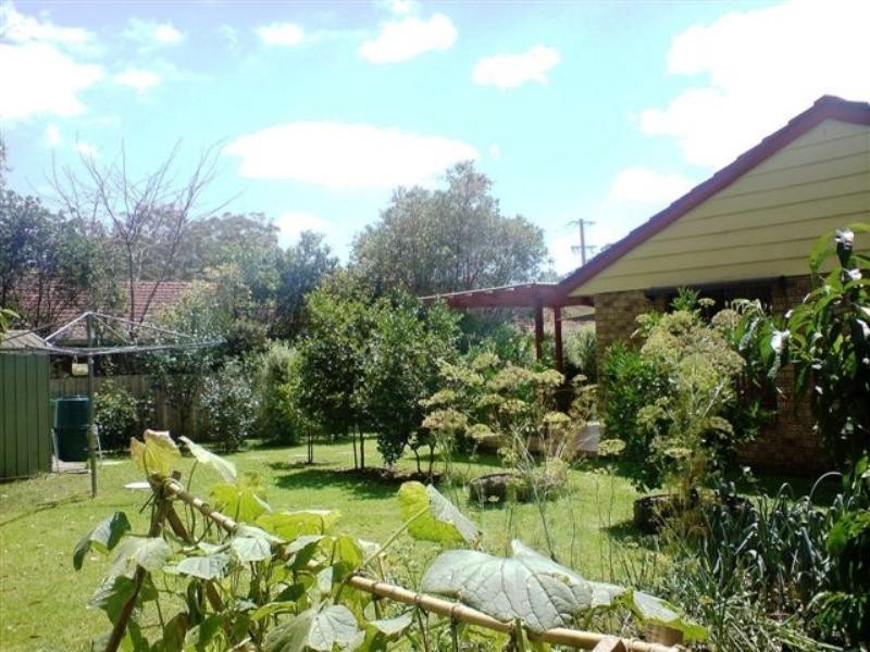 10 Robson Close, Point Clare NSW 2250