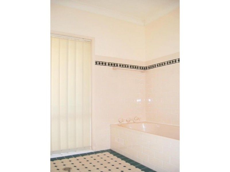 3/11 Broadwater Street, Point Clare NSW 2250