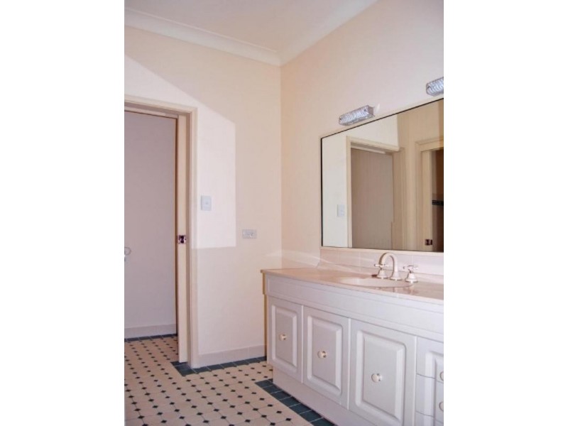 3/11 Broadwater Street, Point Clare NSW 2250