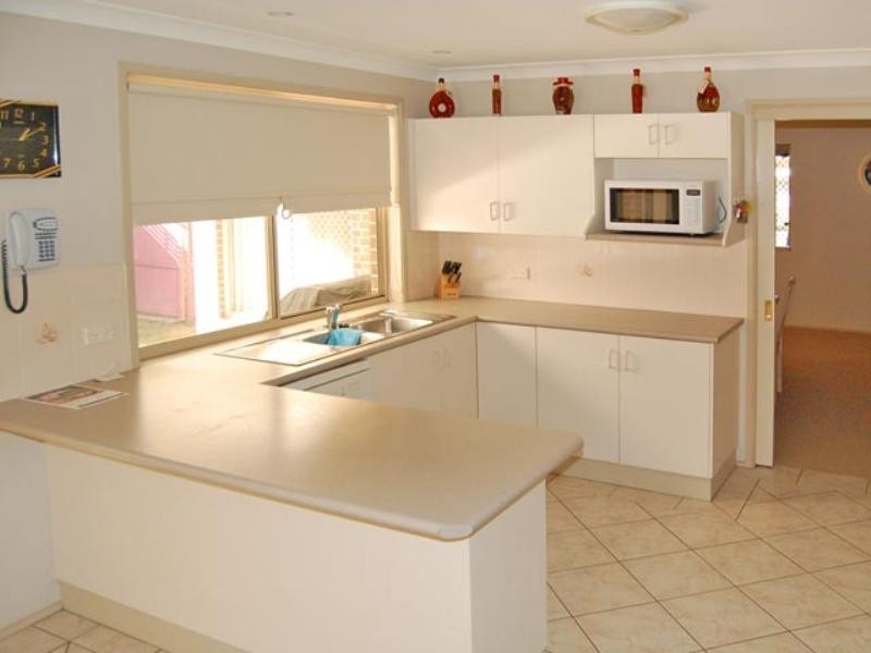 6 Singleton Road, Point Clare NSW 2250