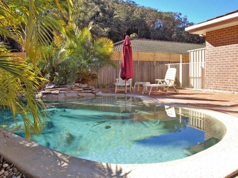 6 Singleton Road, Point Clare NSW 2250