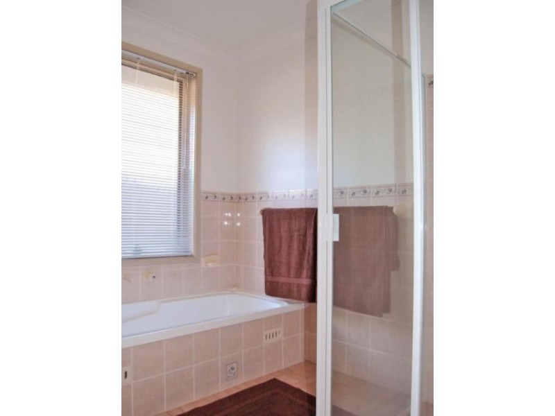 6 Singleton Road, Point Clare NSW 2250