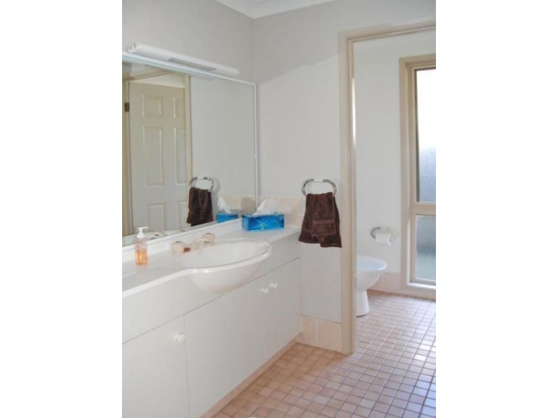 6 Singleton Road, Point Clare NSW 2250