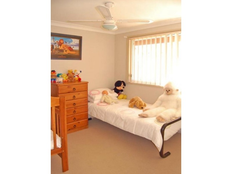 6 Singleton Road, Point Clare NSW 2250