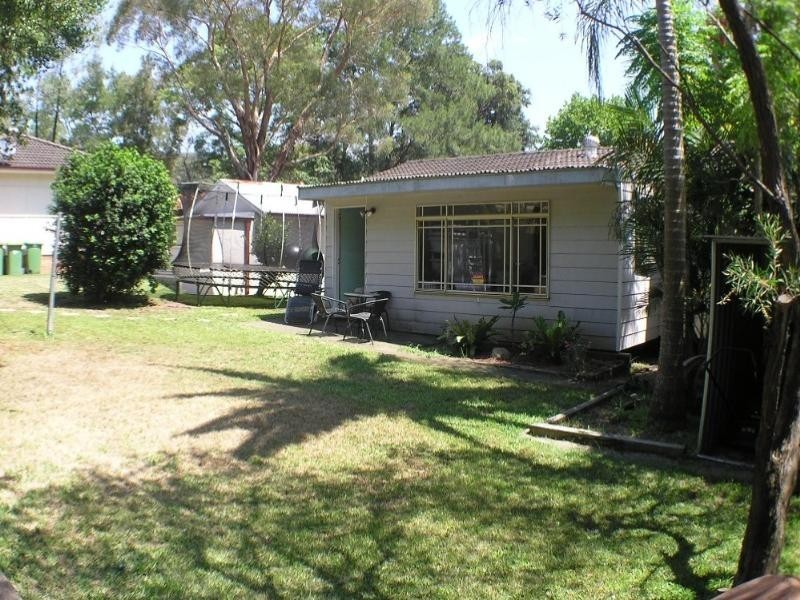 2 Koolinda Avenue, Point Clare NSW 2250