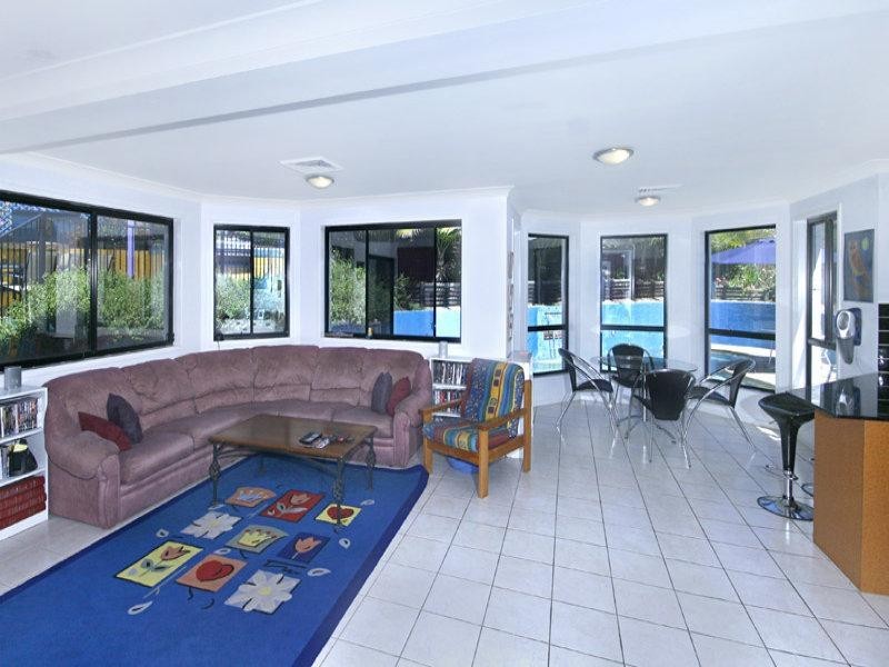 1a Oxley Place, Point Clare NSW 2250