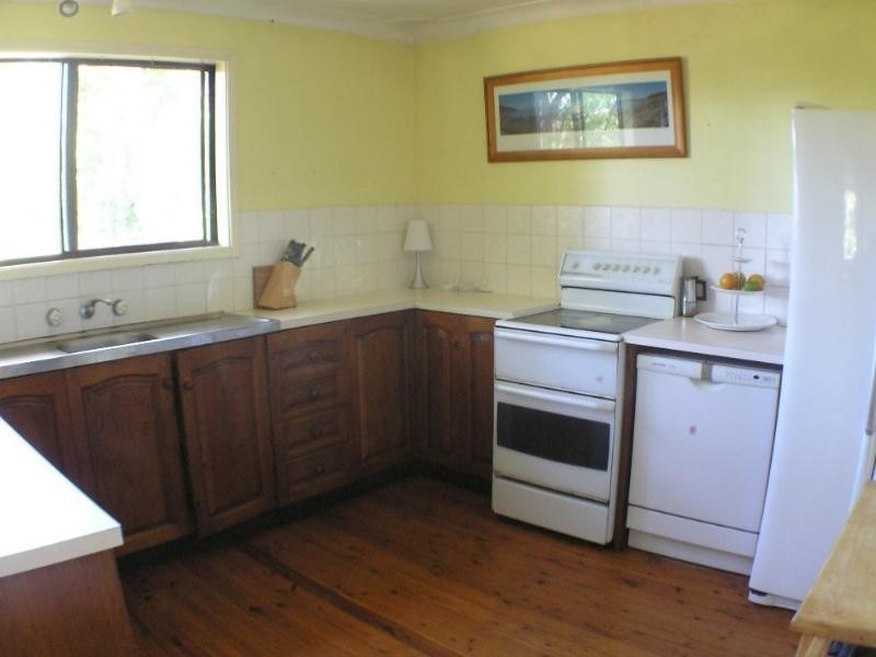 13 Coral Tree Place, Point Clare NSW 2250