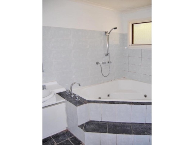 4 Bluefish Crescent, Tascott NSW 2250