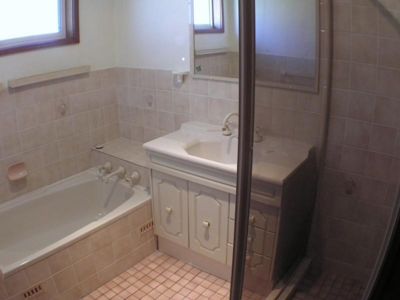 2/2 Welwyn Grove, Point Clare NSW 2250