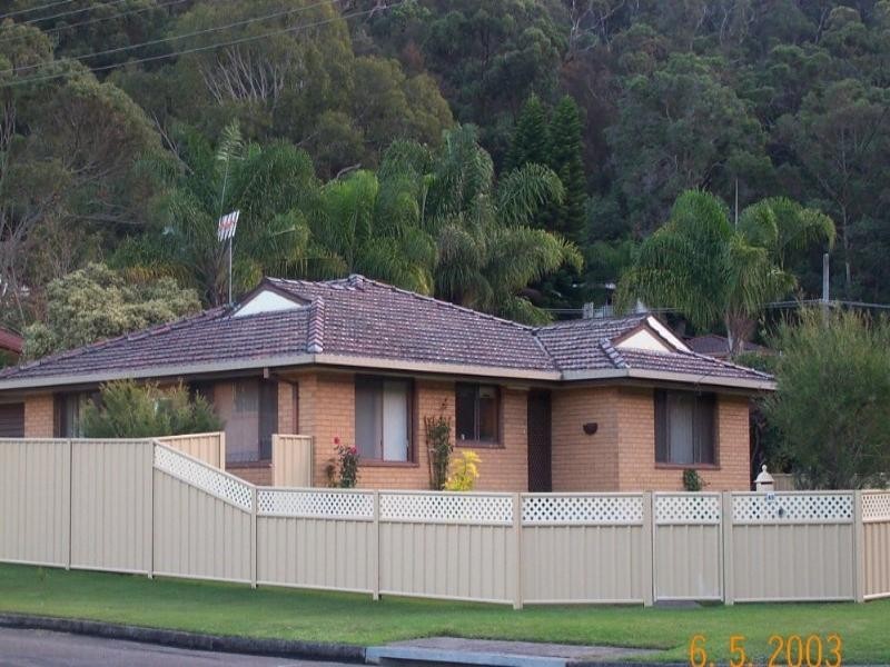 42 Bluewaters Parade, Tascott NSW 2250