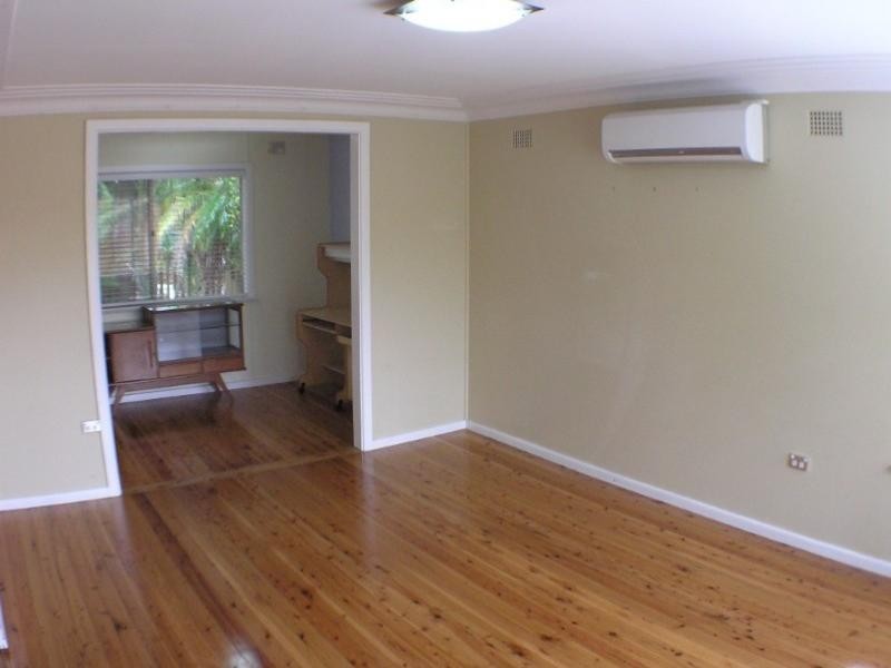 4 Jindalee Avenue, Point Clare NSW 2250