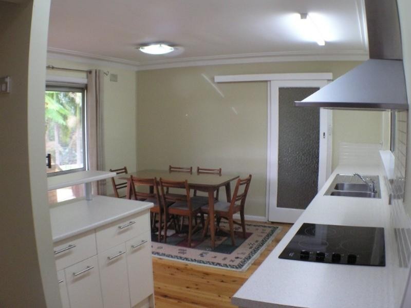 4 Jindalee Avenue, Point Clare NSW 2250