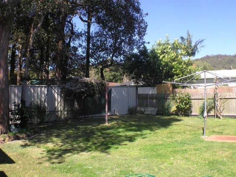 18 Sunshine Drive, Point Clare NSW 2250