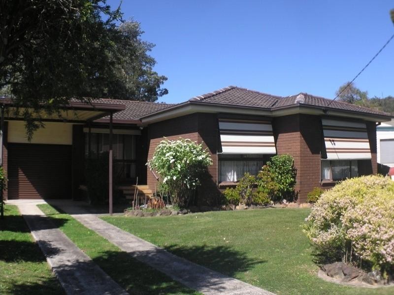 18 Sunshine Drive, Point Clare NSW 2250
