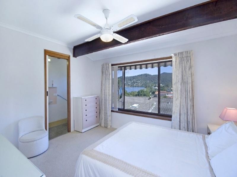 14 Coogee Road, Point Clare NSW 2250